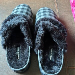 Light weight slippers /day shoes brand new never worn.